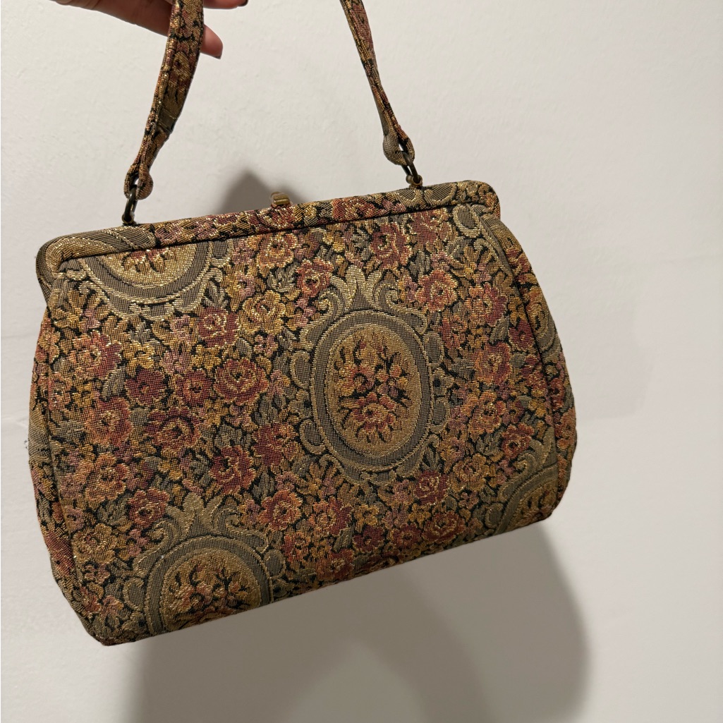 Vintage Floral Tapestry Handbag Vintage Floral Tapestry Handbag
